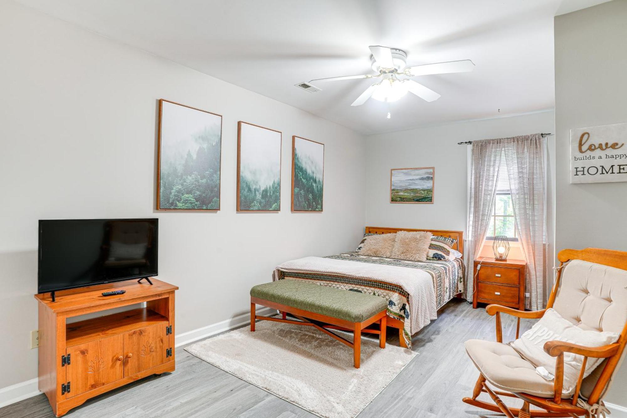 With Screened Porch And Gas Grill! McGaheysville