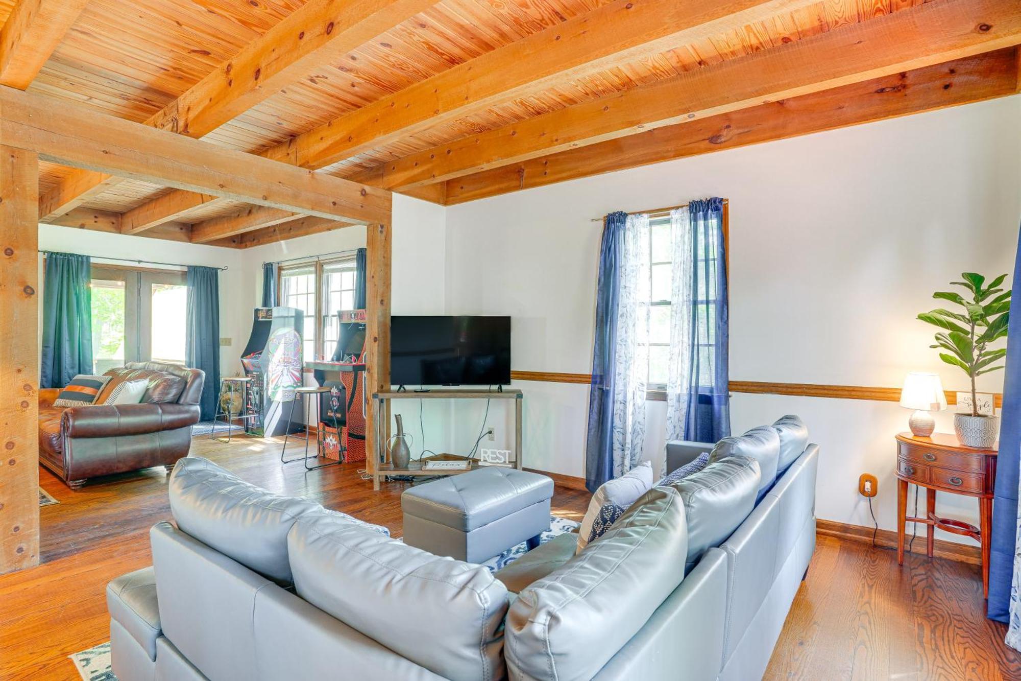 Casa vacanze With Screened Porch And Gas Grill!
