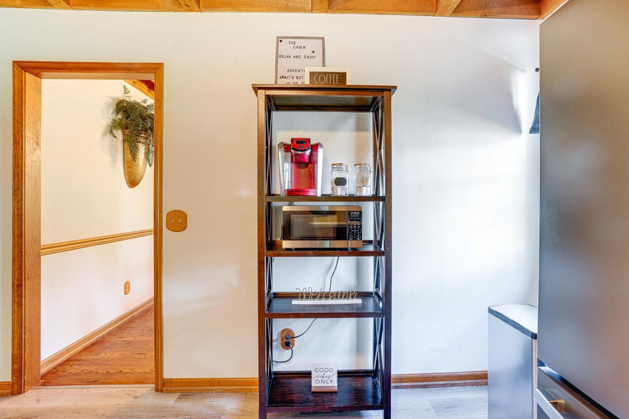 With Screened Porch And Gas Grill! *