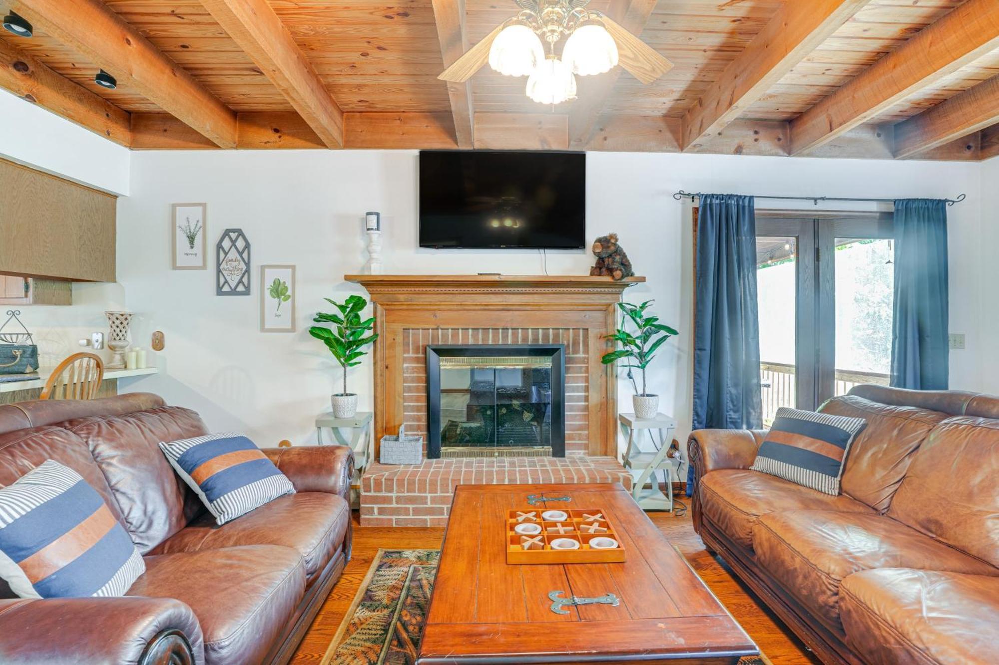 With Screened Porch And Gas Grill! *